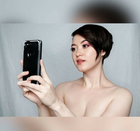 Elysia Griffin nudes model archive