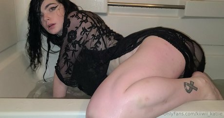 kiiwii katiie naked star archive