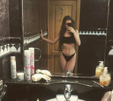 Elise Clayton pretty model galleries