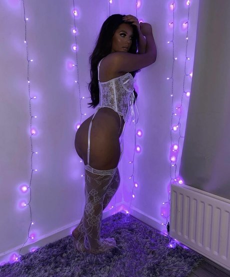 Elise Clayton star high quality image