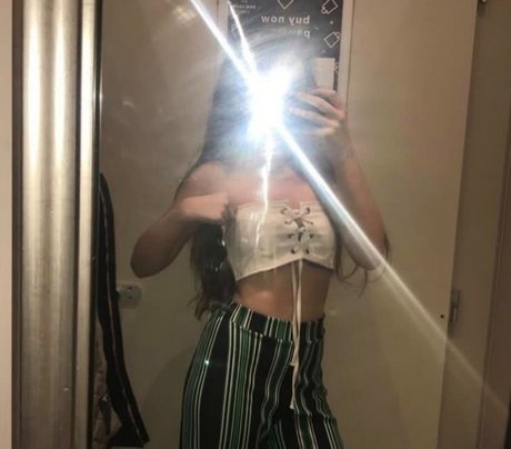 Elise Clayton pretty model picture