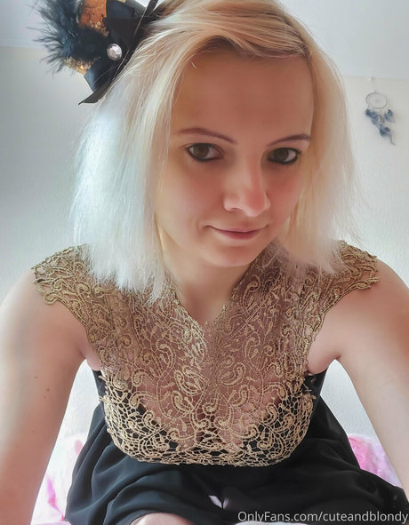 cuteandblondy star top photo