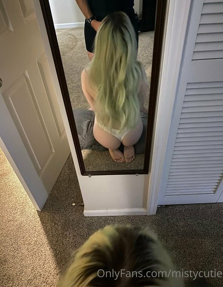 MistyCutie xxx model images
