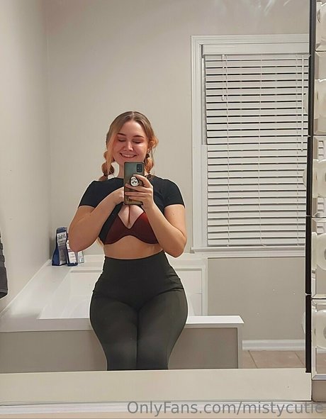 MistyCutie naked star image