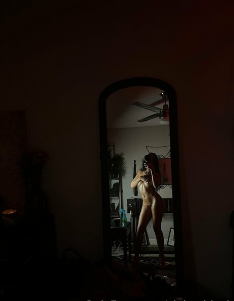 claire black model top img