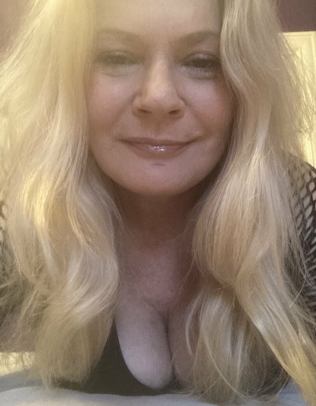 uniquilyyours adult model image