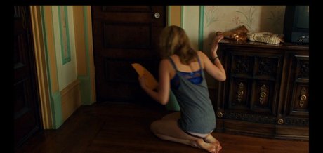 Dakota Johnson model naked photos