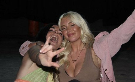 andi111 star naked photos