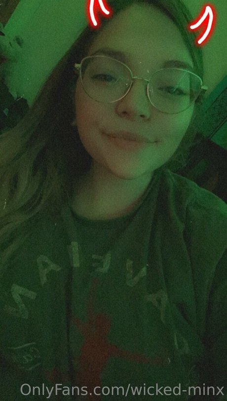 wicked minx star art photos