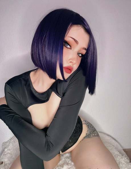 bunnygirlluna naked model photo