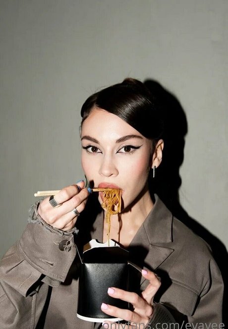 evavee nice pornstar photos