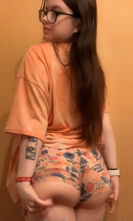 dionrhi erotic actress img