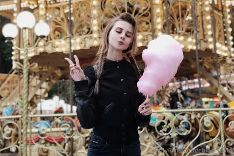 Chloe Leafs top star pictures