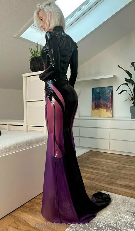 CandyXS naked model photo