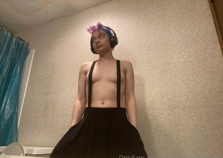 explicit enby naked model archive