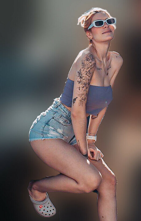 Carol Camargo star top pic