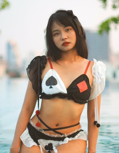 Darkrabbithouse model nude photos