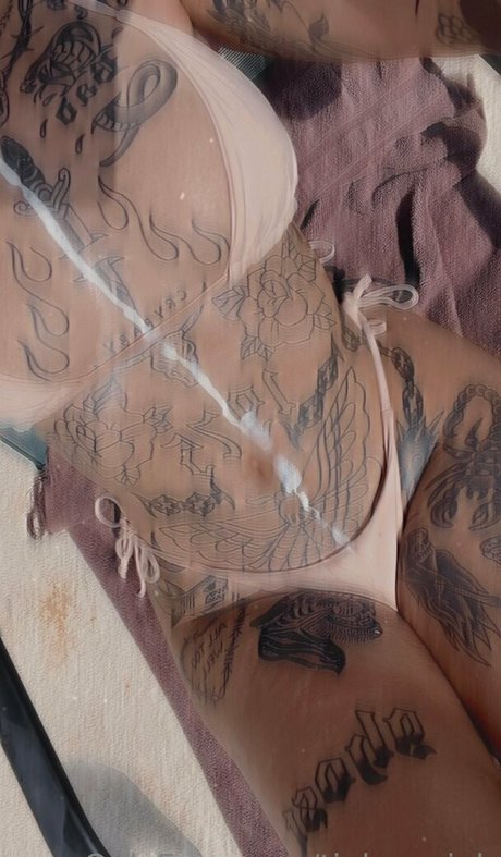 tiuhmariuh star naked pictures