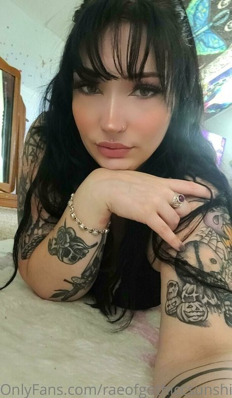 raeofgothiccsunshine perfect actress image