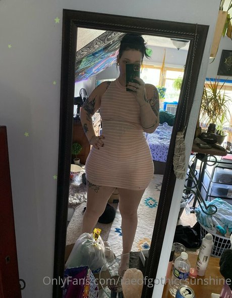 raeofgothiccsunshine star perfect pic