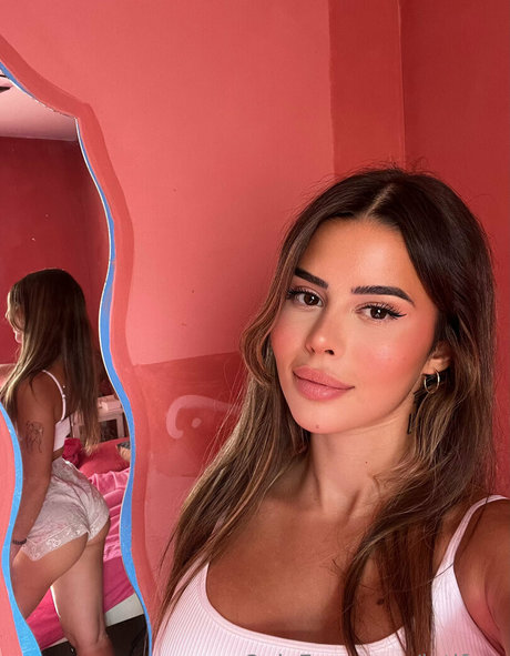 Frenchyleti nice model image