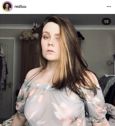 Reach For The Peach model pretty photos