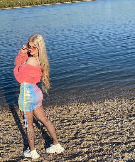 abishbharbie erotic model picture