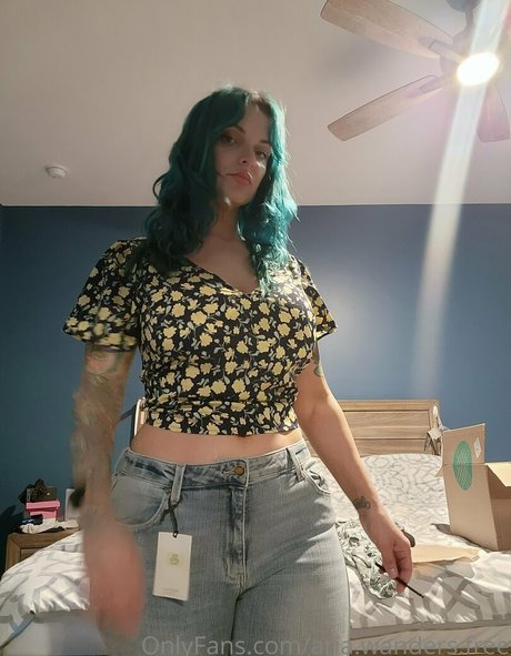 aria wanders free model hot photo