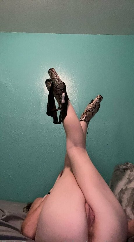 playboydropouttt star naked image