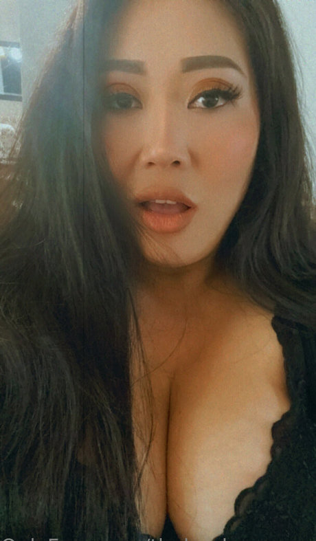 London Monroe model high quality images