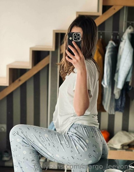 margo leevony nice model pics