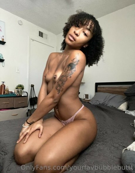 yourfavbubblebuttt model hot image