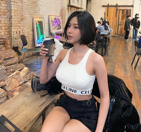 wmookies nude model img