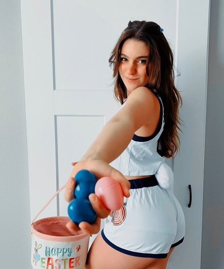 Taya Miller model hot image