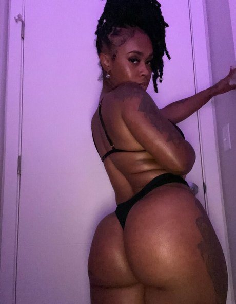 therealbombshell mint model naked photo