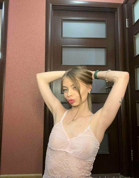 vladaberry sexy actress pics