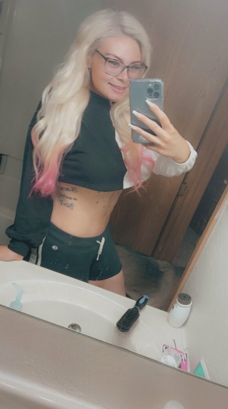 queenbeeautiful2021 sexy actress galleries