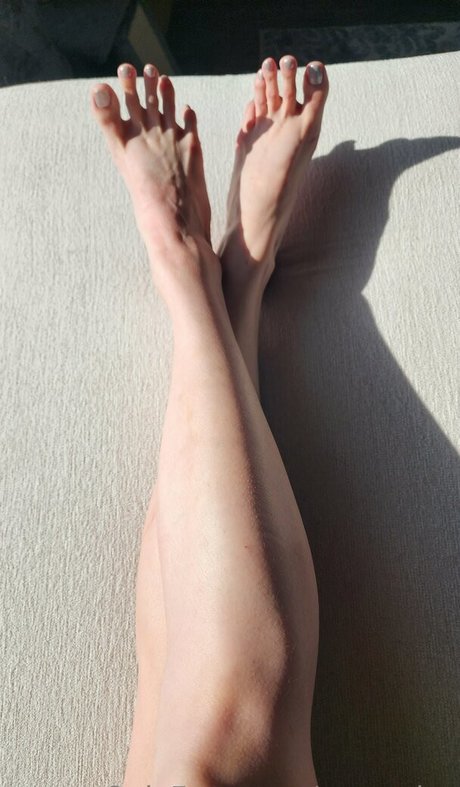 YamSoles nude model img