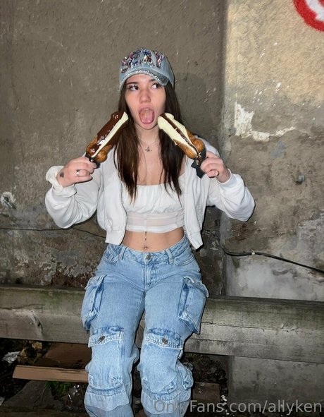 allyken pornstar top picture