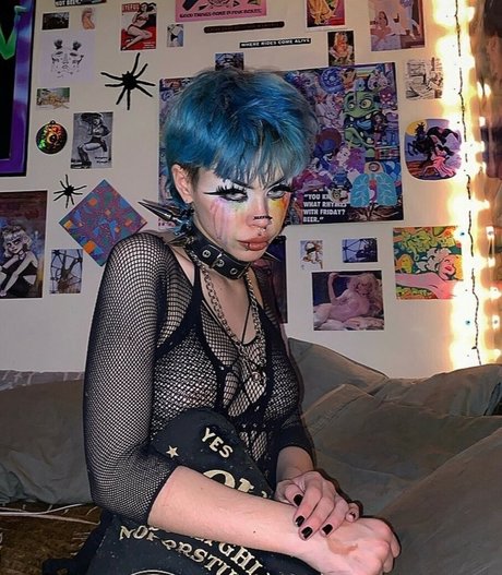 Death2Honey model sex picture