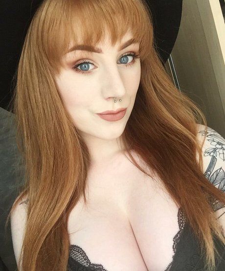 Hollie Rutter star naked gallery