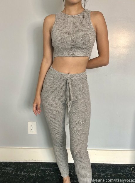 itsalyrosez model hd photos