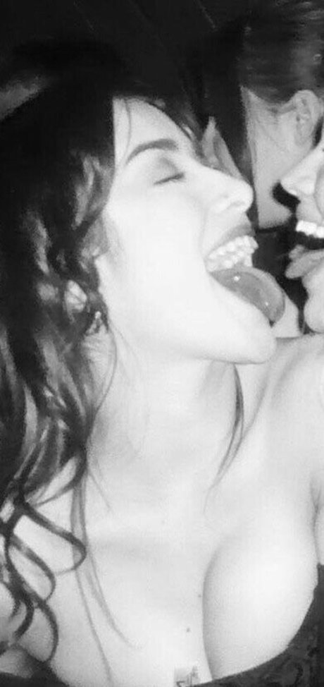 dela roo erotic actress gallery