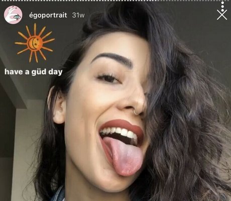 dela roo model nude pics