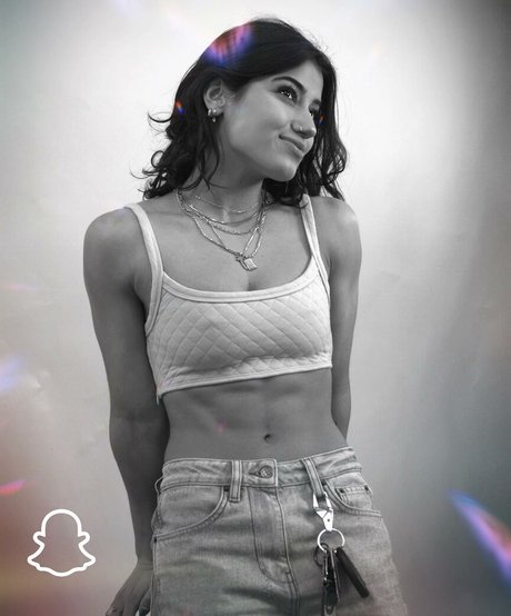 Sara Saffari naked model archive