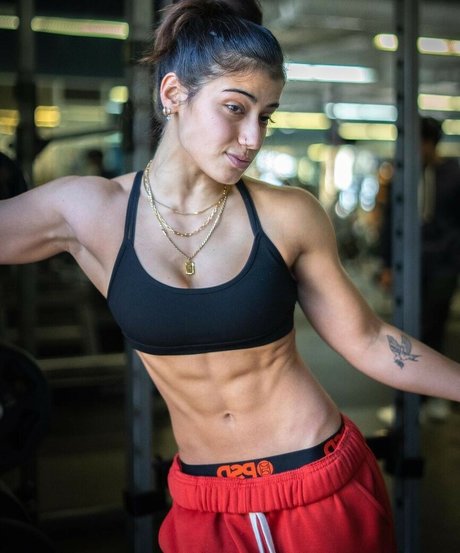 Sara Saffari star best photo