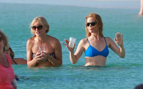 Leslie Mann naked model img