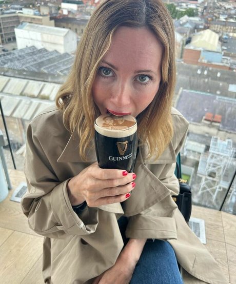 Leslie Mann art actress images