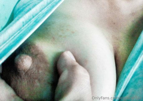 elenagr33n pornstar nude pic