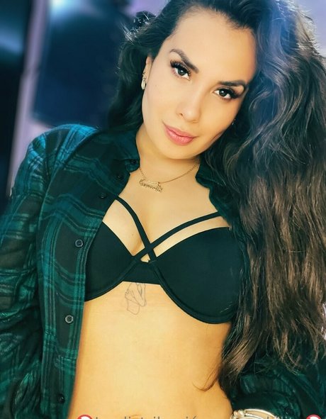 iamfey model adult photo